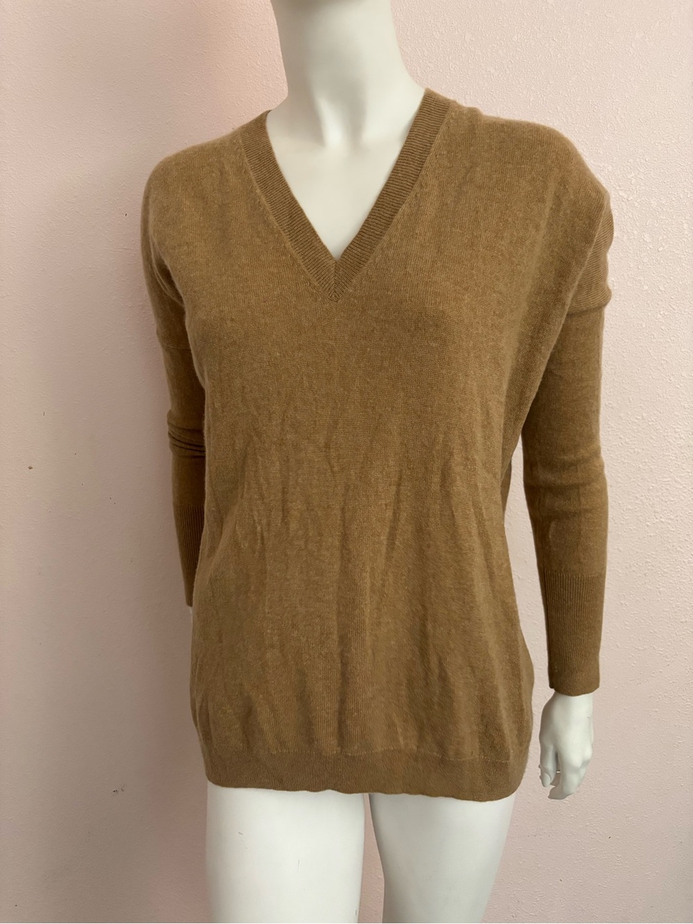 J.CREW 100% Cashmere V-Neck Sweater Tan Camel Brown Oversized Fits Medium - Picture 2 of 11